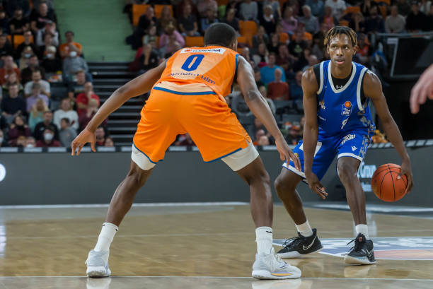 全队努力的 全队努力的